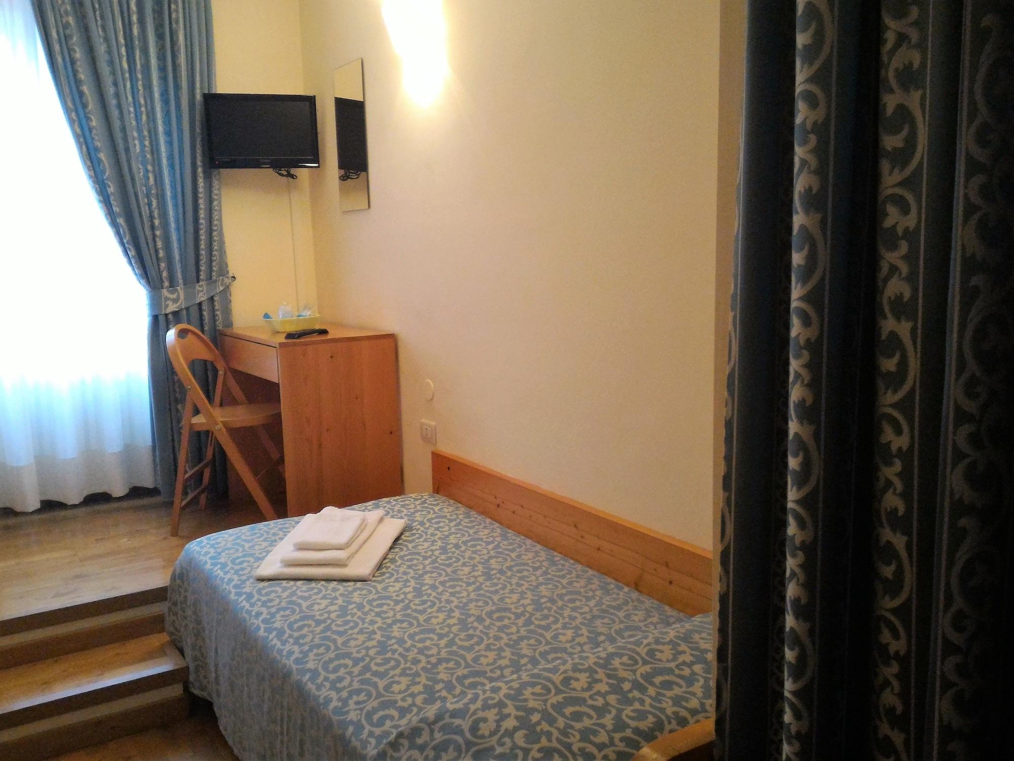 Hotel Tre Ceri グッビオ エクステリア 写真